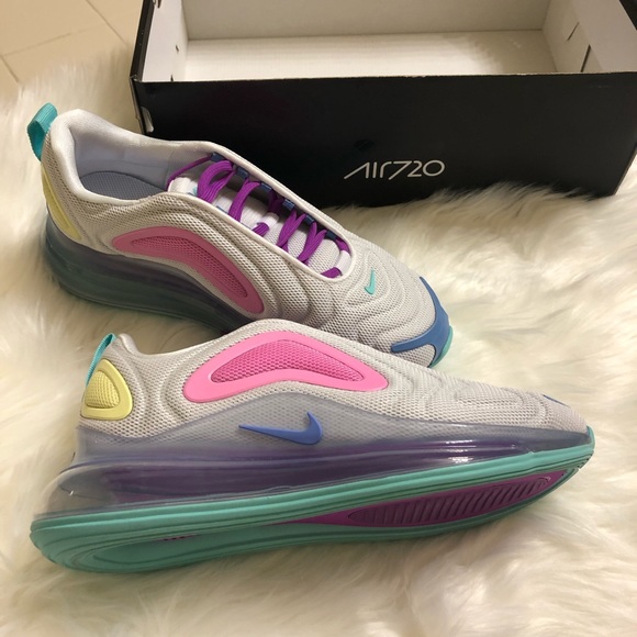 ❌Sold!❌NIB Women’s Nike Air Max 720 - Picture 2 of 8